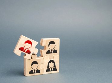 100 ezer ember veszítheti el az állását a brit egészségügyben