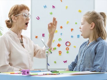 A szerzett kommunikációs zavarok ellátási lehetőségei