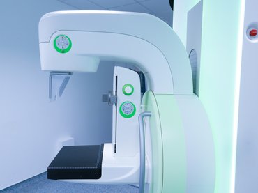 A sűrű mellű nőknél rejtve maradhat a rák a mammográfiánál