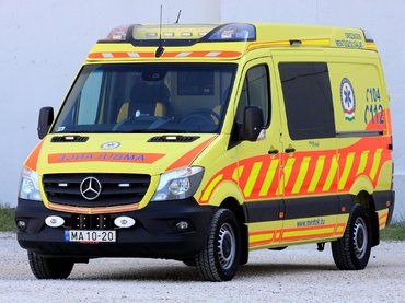 Berobbant egy jelzőlámpa, egy férfi súlyos égési sérült