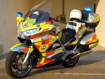 A kétkerekű őrangyalok gyorsan érkeznek a bajban, segítenünk kell őket