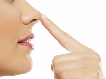 Mit kell tudni a TikTokot elárasztó orrtapaszokról?