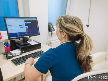 Új kezelőhelyiség a PTE KK bőrgyógyászati klinikáján