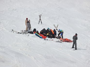 Vakmerőség biztosítás nélkül síelni