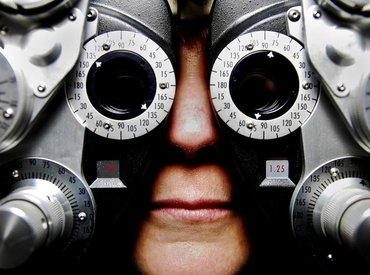 Közlekedésbiztonsági kampány szemvizsgálattal