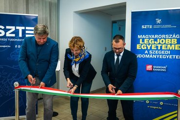 SZTE: molekuláris patológiai diagnosztikai központot adtak át