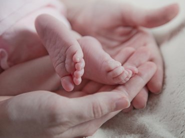 Harmincéves embrióból született meg a világ legöregebb kisbabája