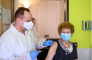 Az oltandók harmada fogadta el a kínai vakcinát