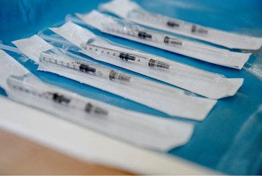 Újabb 260 ezer adag Pfizer-vakcina érkezett