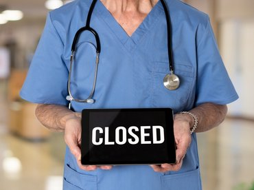 Több száz műtétet töröltek az ágyhiány miatt